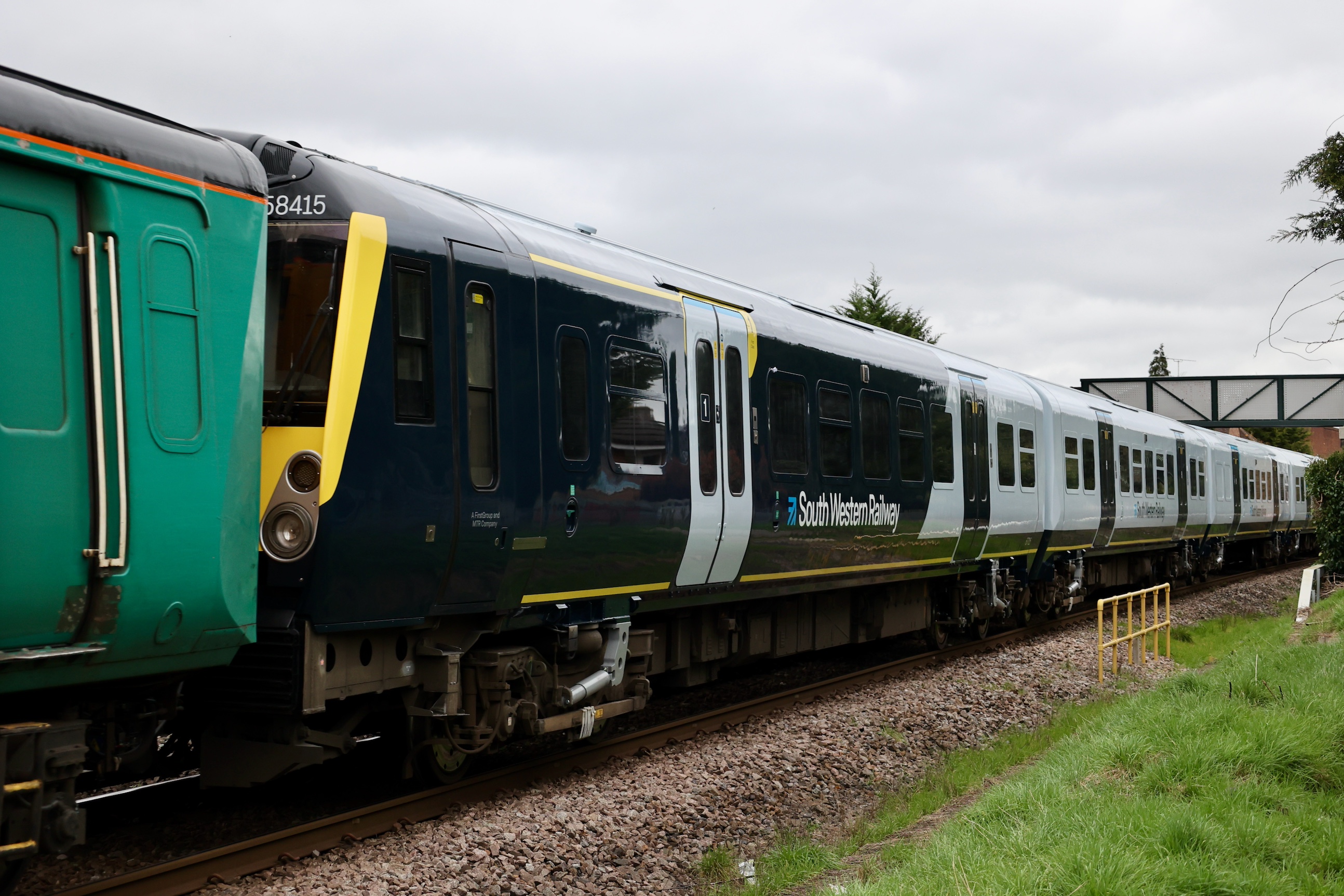 458415's leading cab