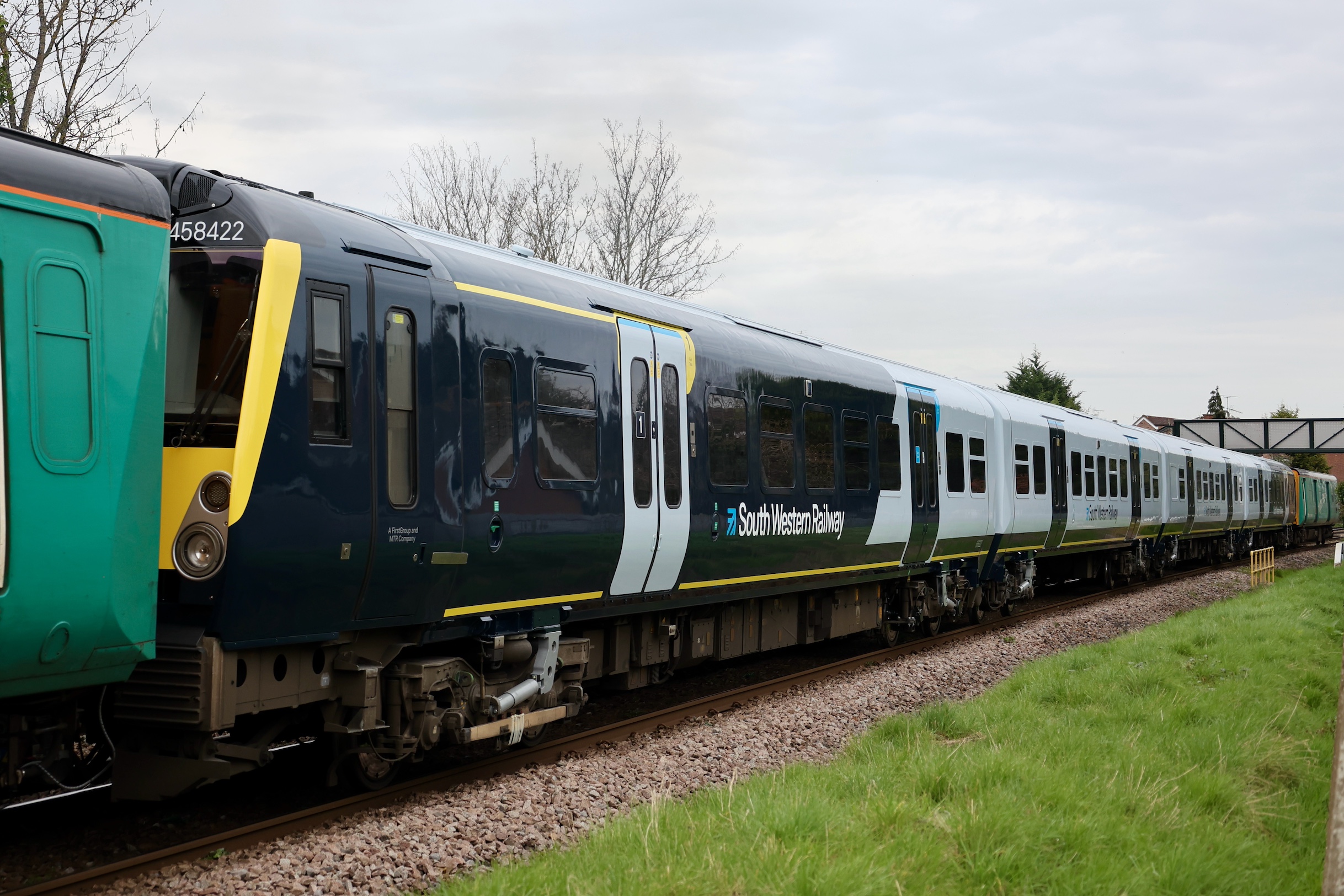 458422's leading cab