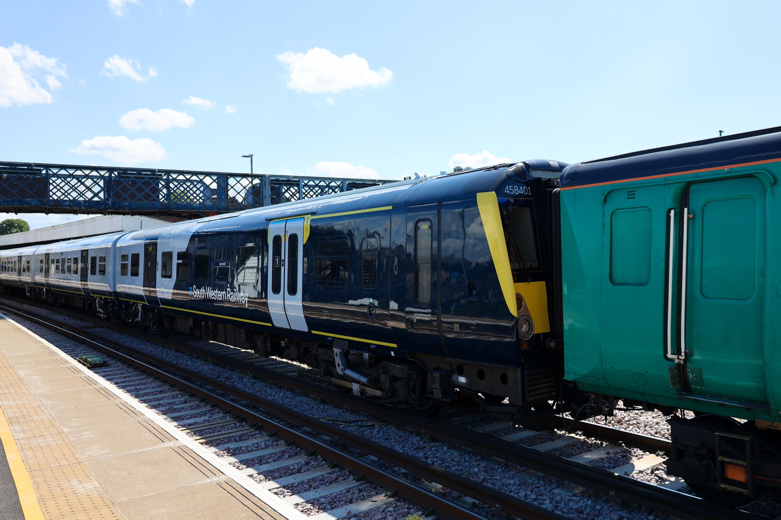 458401's leading cab