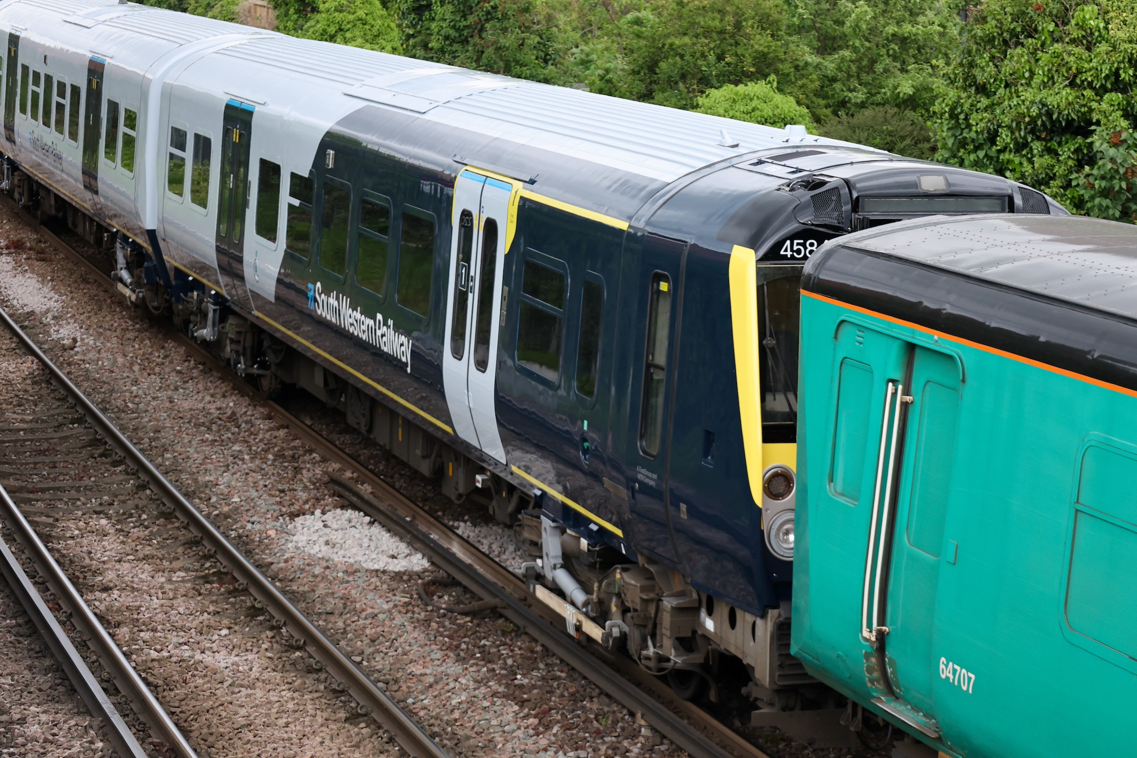 458413's leading cab